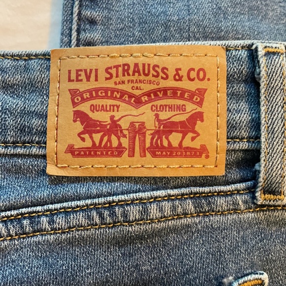 Levi jeans. Size 28. 711 skinny - Picture 5 of 5